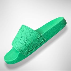 COACH SIGNATURE POOL SLIDES